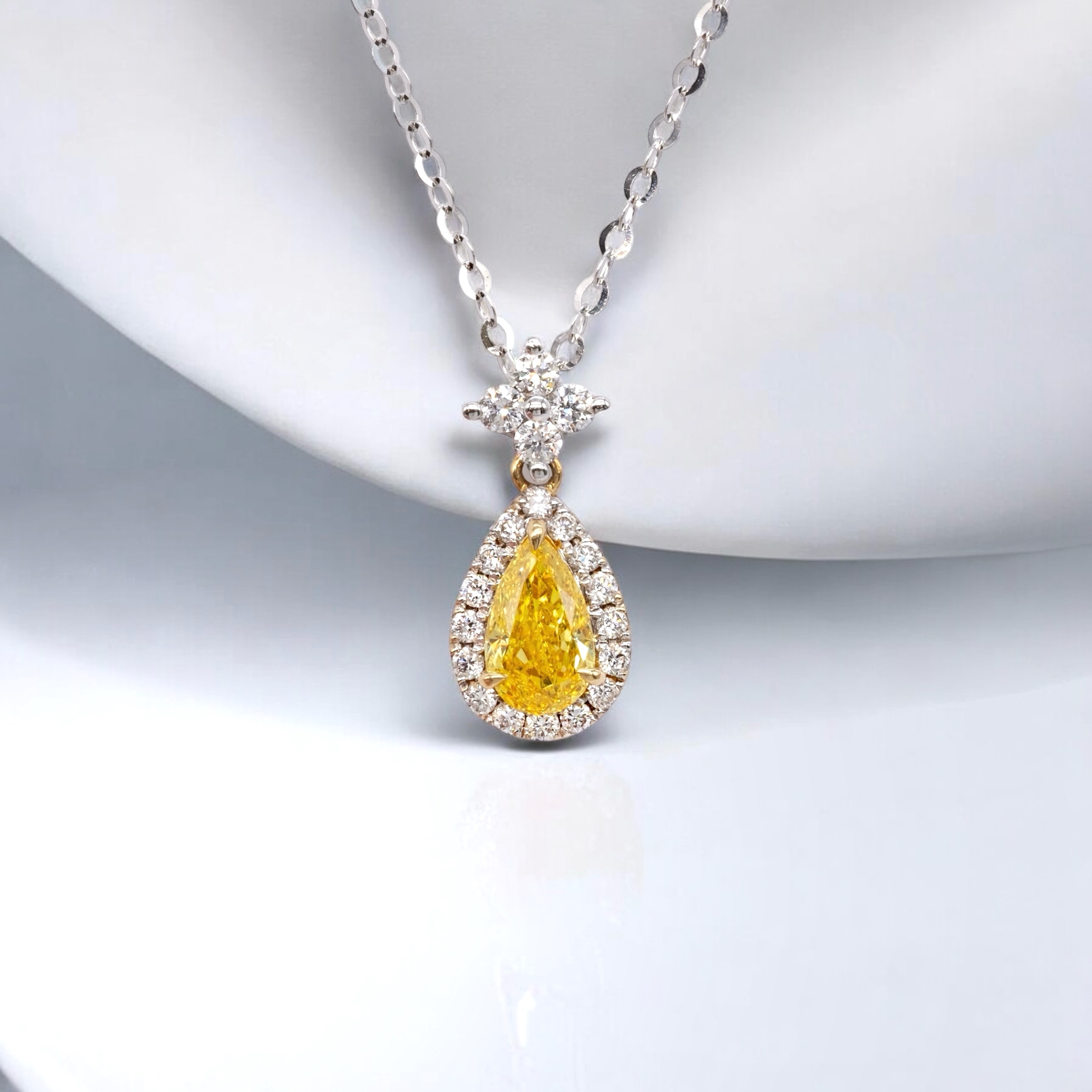 0.32ct 梨形培育黃鑽18K白黃金頸鏈 (附證書)