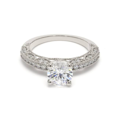 DIABOND Ume 梅系列，側面通花花邊工藝細節，展現鏤空設計與立體層次。