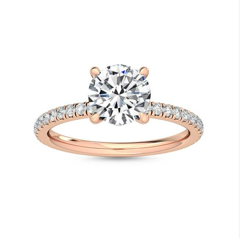 18K玫瑰金 Kosumosu 鑽戒，晨露微鑲工藝結合四爪結構，展現靈動優雅魅力。