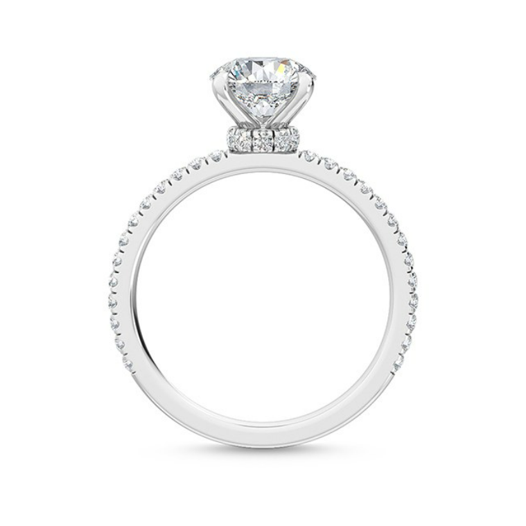 DIABOND Kosumosu 秋櫻系列，隱藏式 Under Halo 底托細節，側面展現極致層次感。