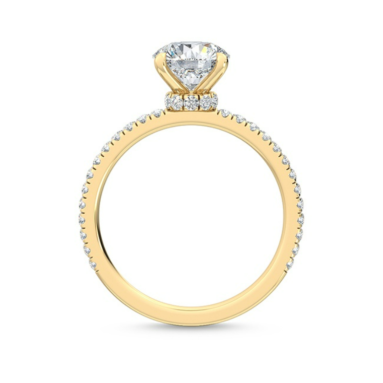 培育鑽石求婚戒指俯視圖，秋櫻系列 1.5mm 戒寬與璀璨火彩展示，象徵純淨愛情。