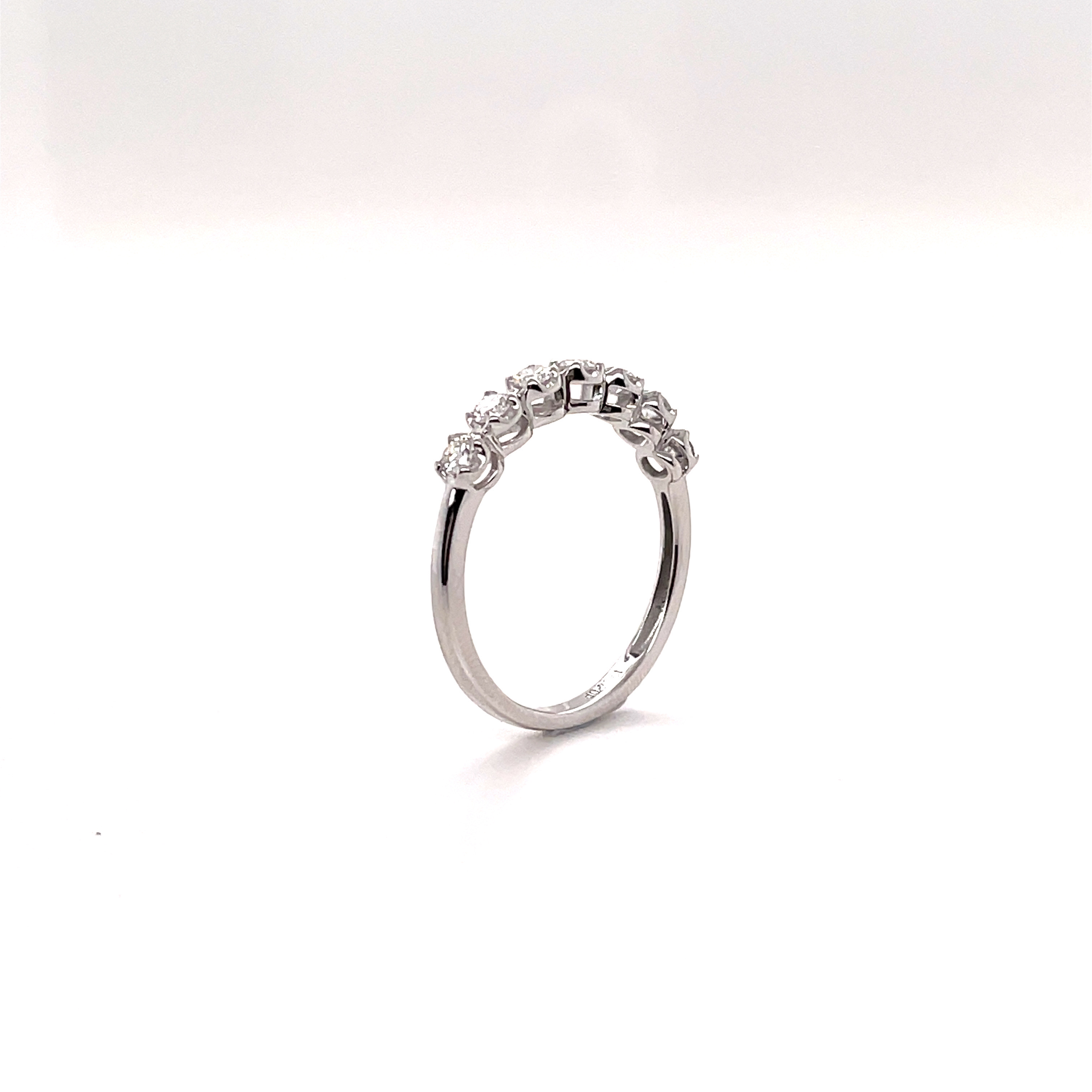 七粒法式培育鑽石戒指