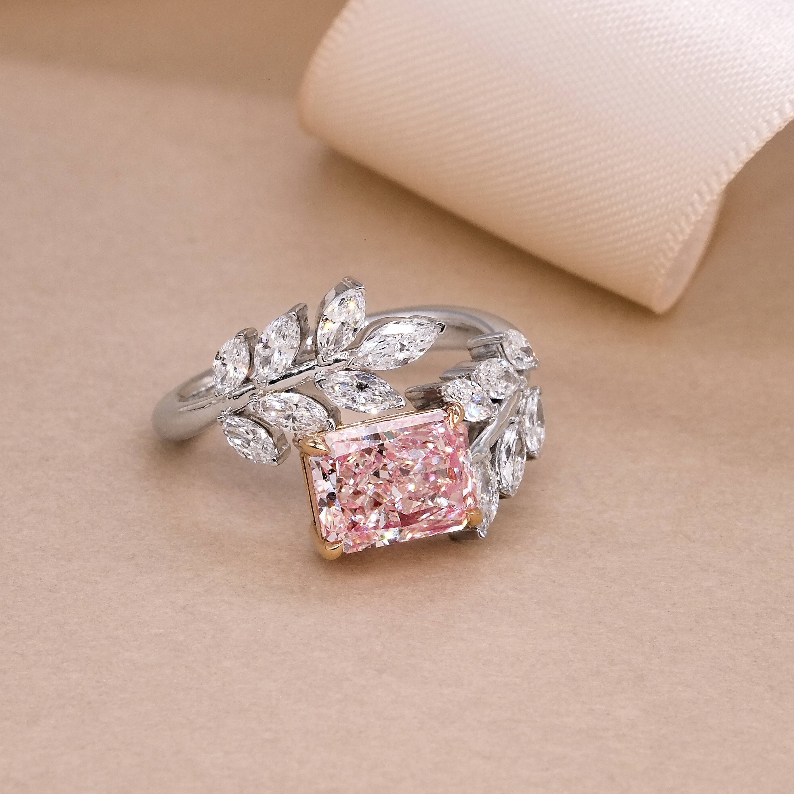 2.32ct 雷地恩形培育粉鑽18K白玫瑰金戒指 (附證書)