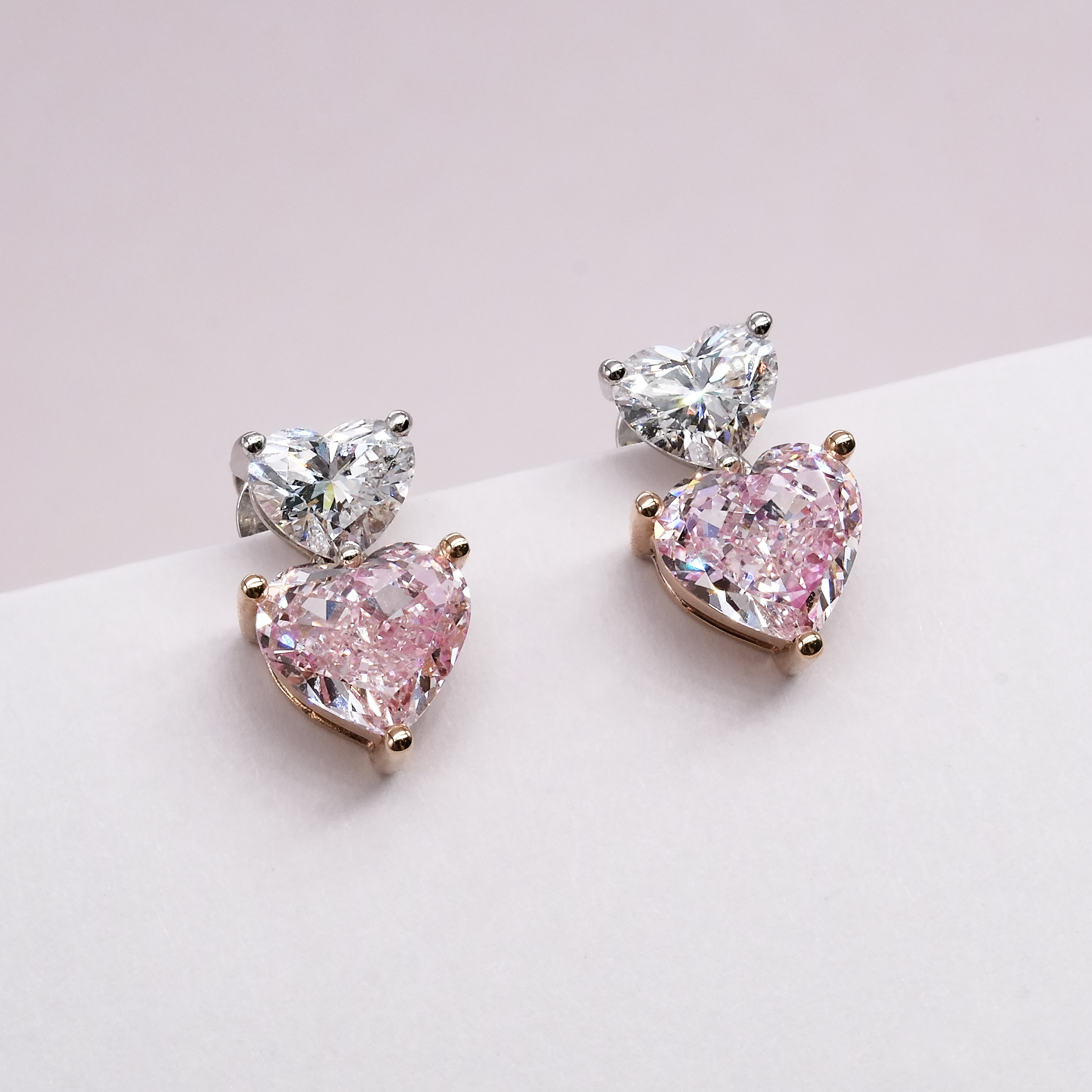 DIABOND Fancy Light Pink 粉紅培育鑽石耳環 - 雙心形設計 (正面)