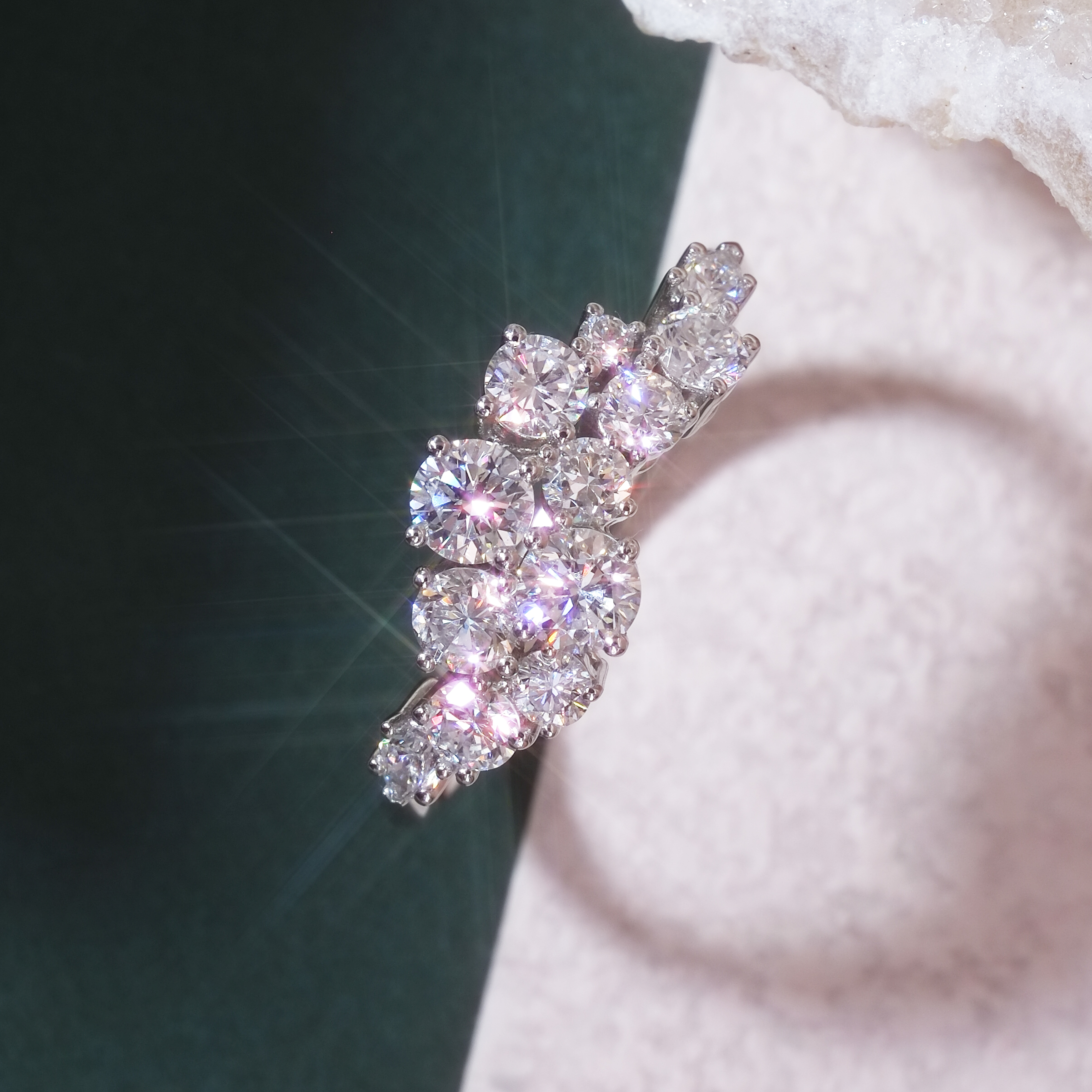 繁星曲線培育鑽石排鑽戒指