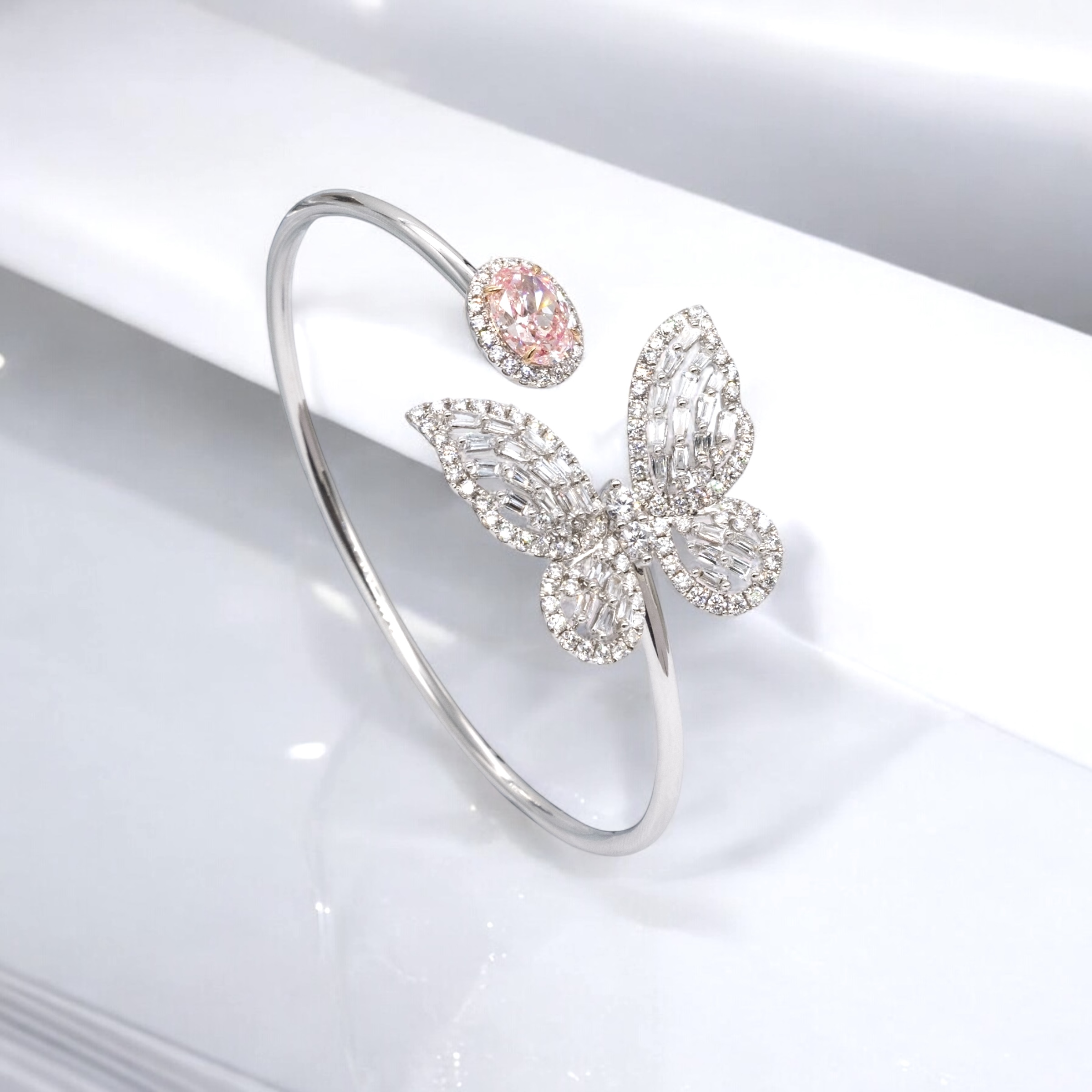 1.97ct 橢圓形粉紅培育鑽石蝴蝶18K白金手鐲