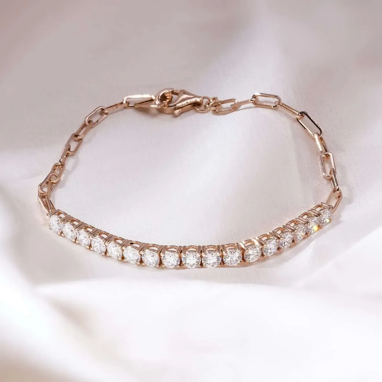 1.93克拉 18K 真金萬字夾網球手鏈，採用 3mm DEF VVS 培育鑽石，全 18K 金材質，極致奢華。