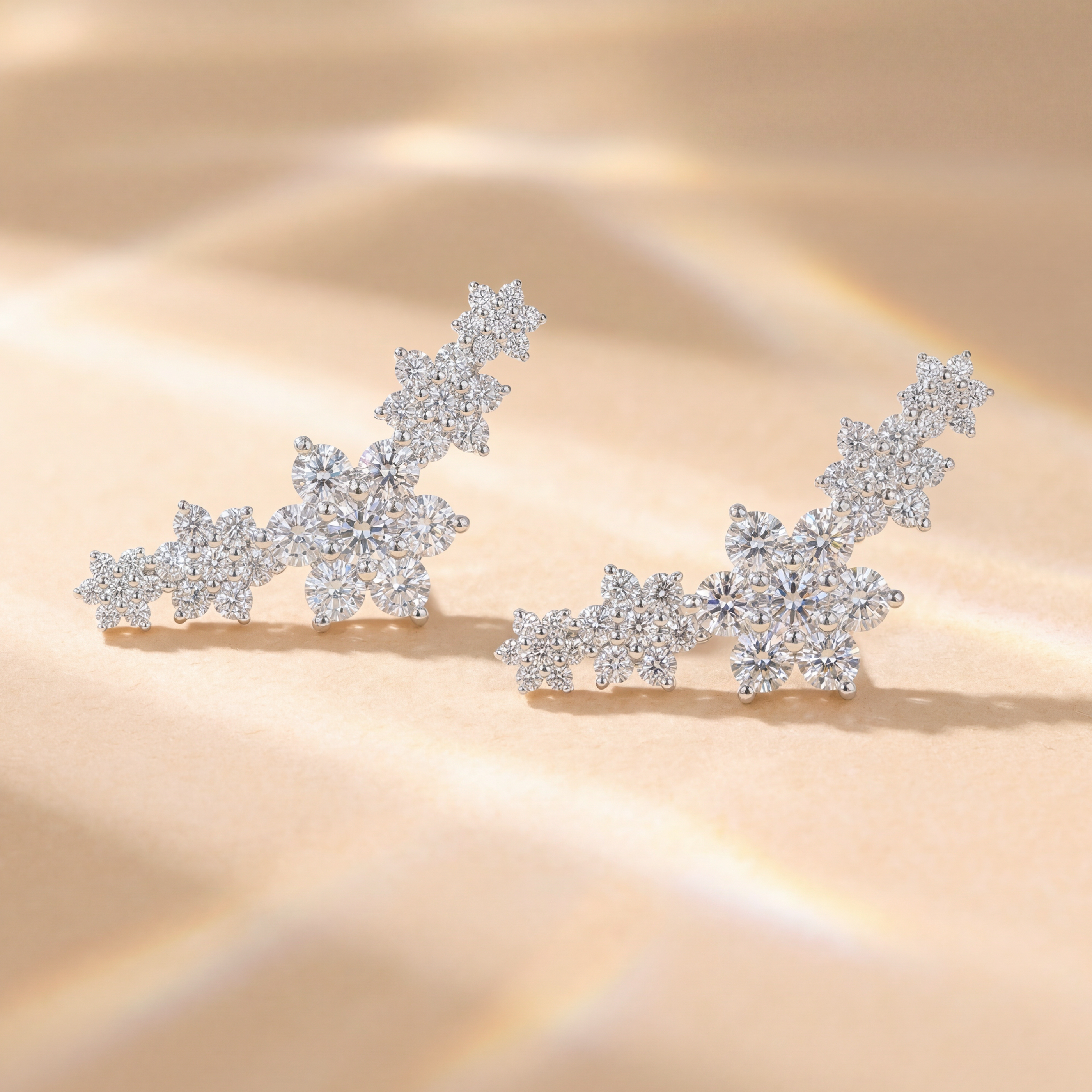 閃耀星簇 18K 金耳爬式培育鑽石耳環