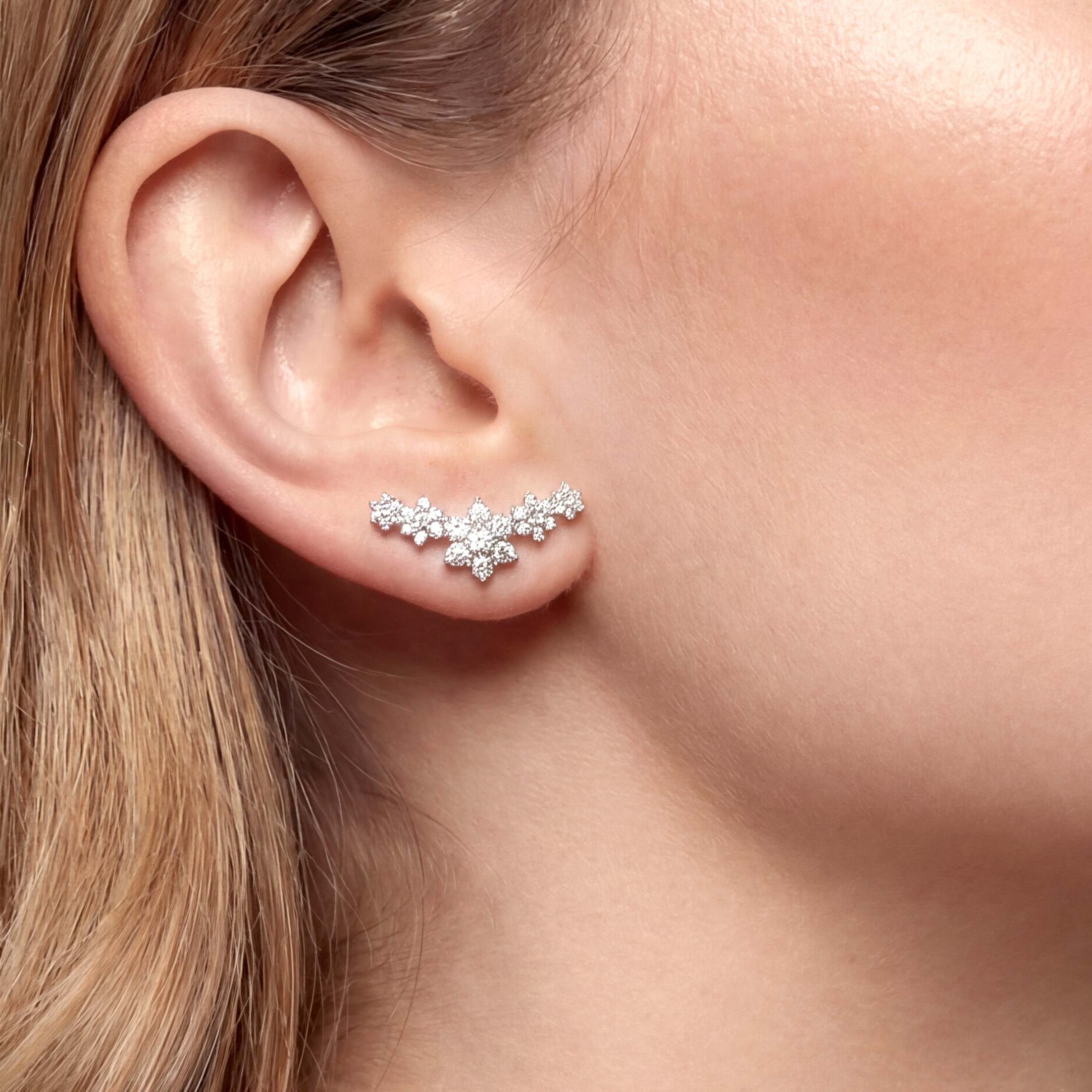 閃耀星簇 18K 金耳爬式培育鑽石耳環