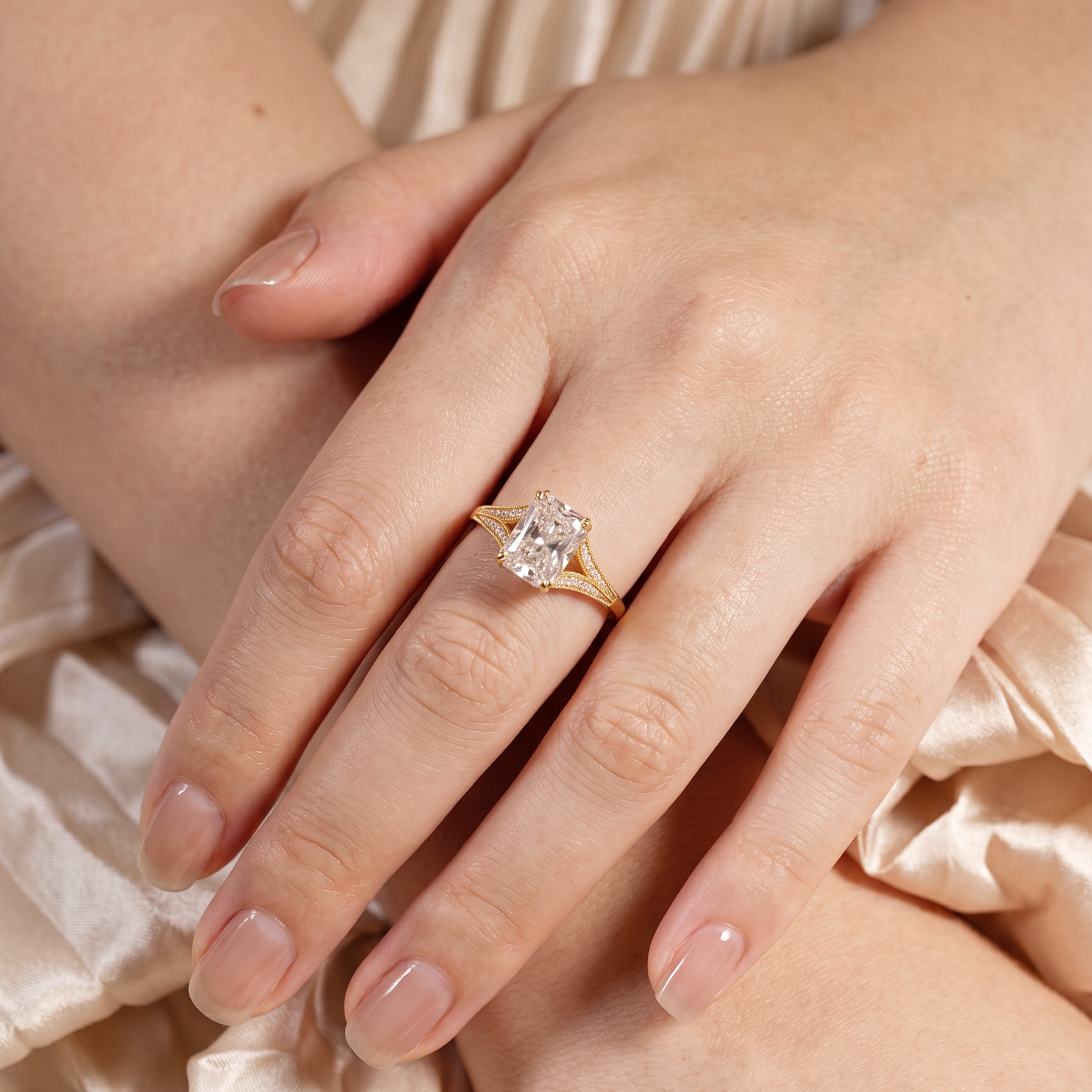 2.00ct D VVS2 雷地恩形 Radiant Cut 培育鑽石雙臂18K黃金戒指 (附IGI證書)