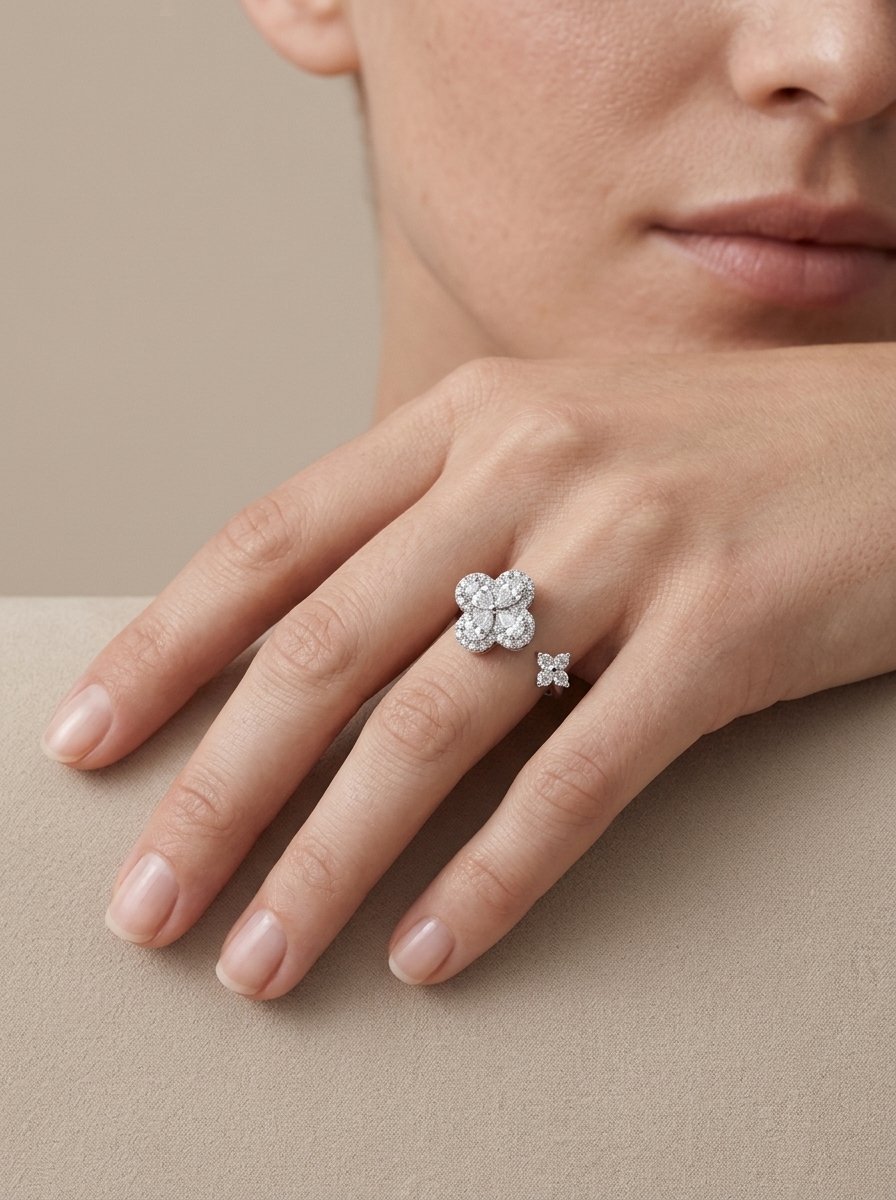 水滴形圍鑽四葉草與小花簇 Open Ring