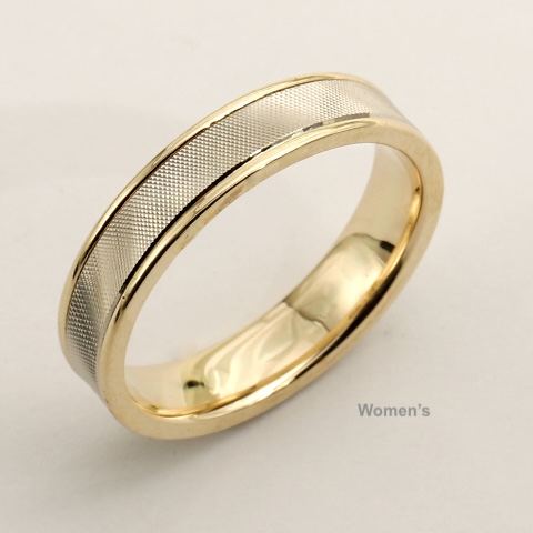 GONGBANG.301 韓系波光紋理結婚對戒，呈現大海粼粼波光的折射效果，女裝