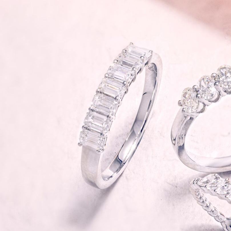 七粒祖母綠形培育鑽石戒指 (共80份）