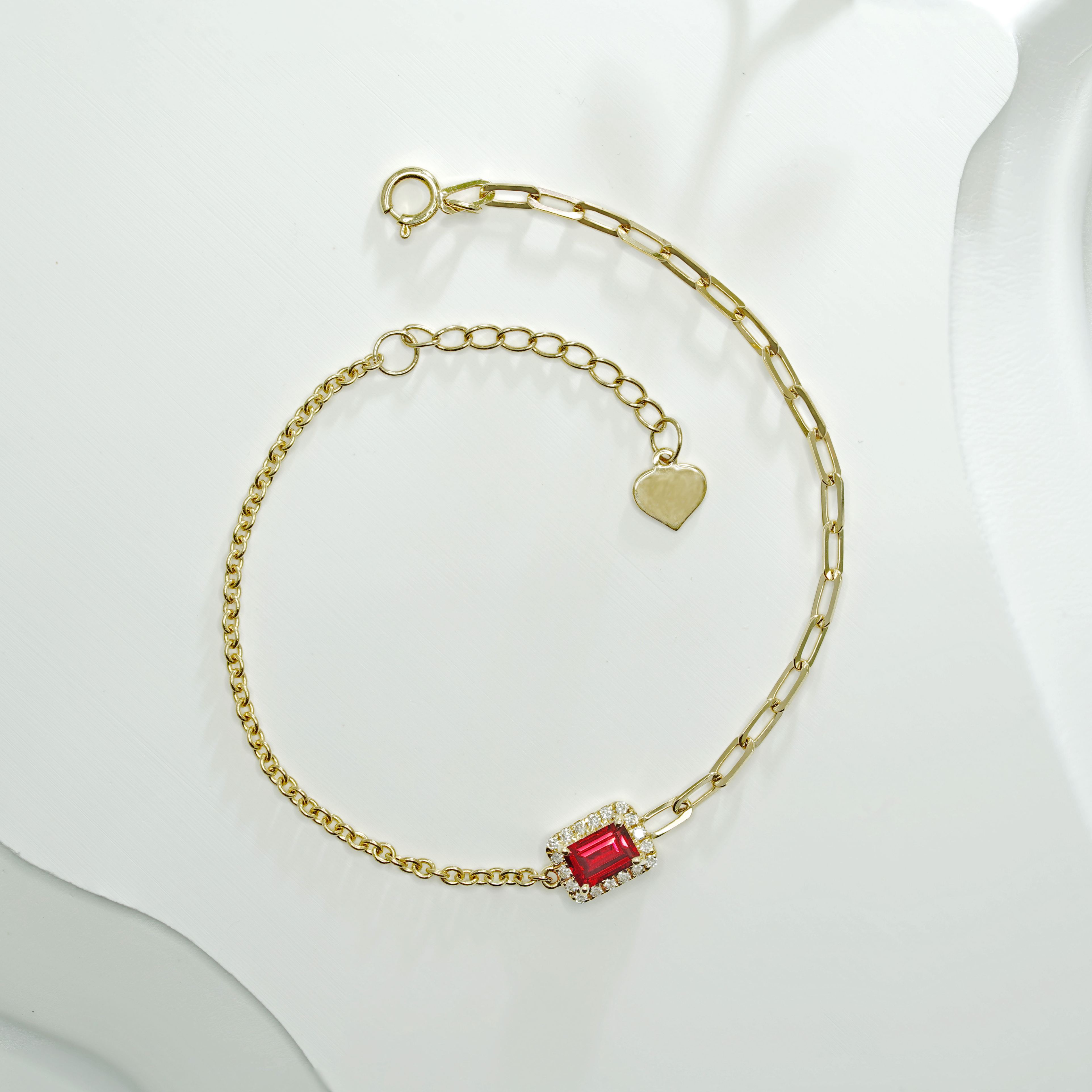 圍鑽祖母綠形培育寶石萬字夾手鏈