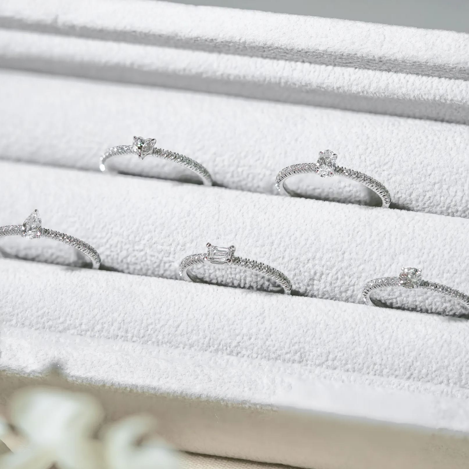 精緻花式形狀培育鑽石戒指