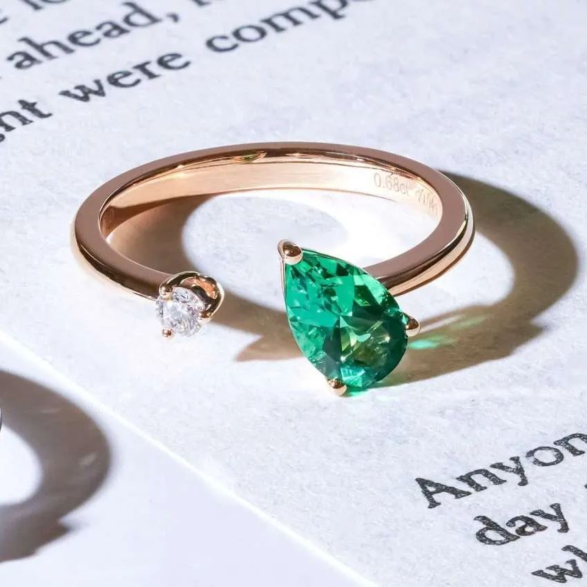 梨形培育寶石鑽石開口戒指