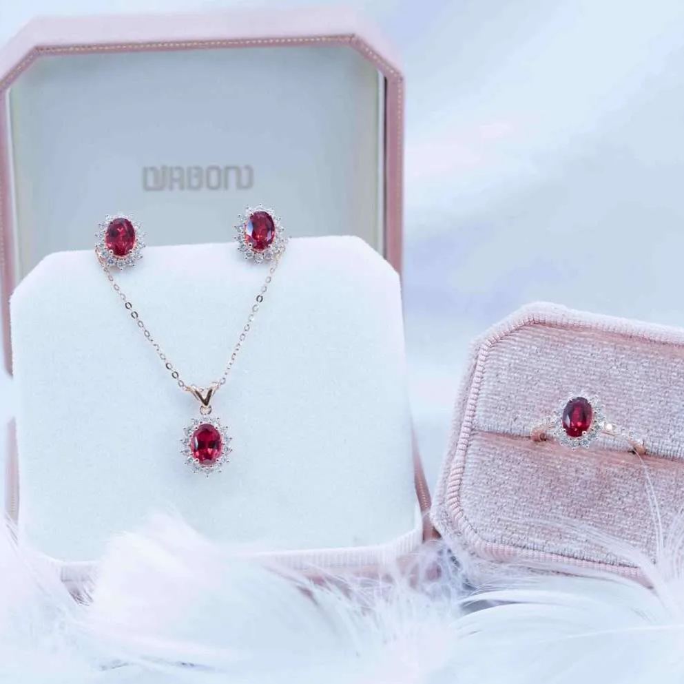 清雅光環培育寶石吊墜連18K頸鏈