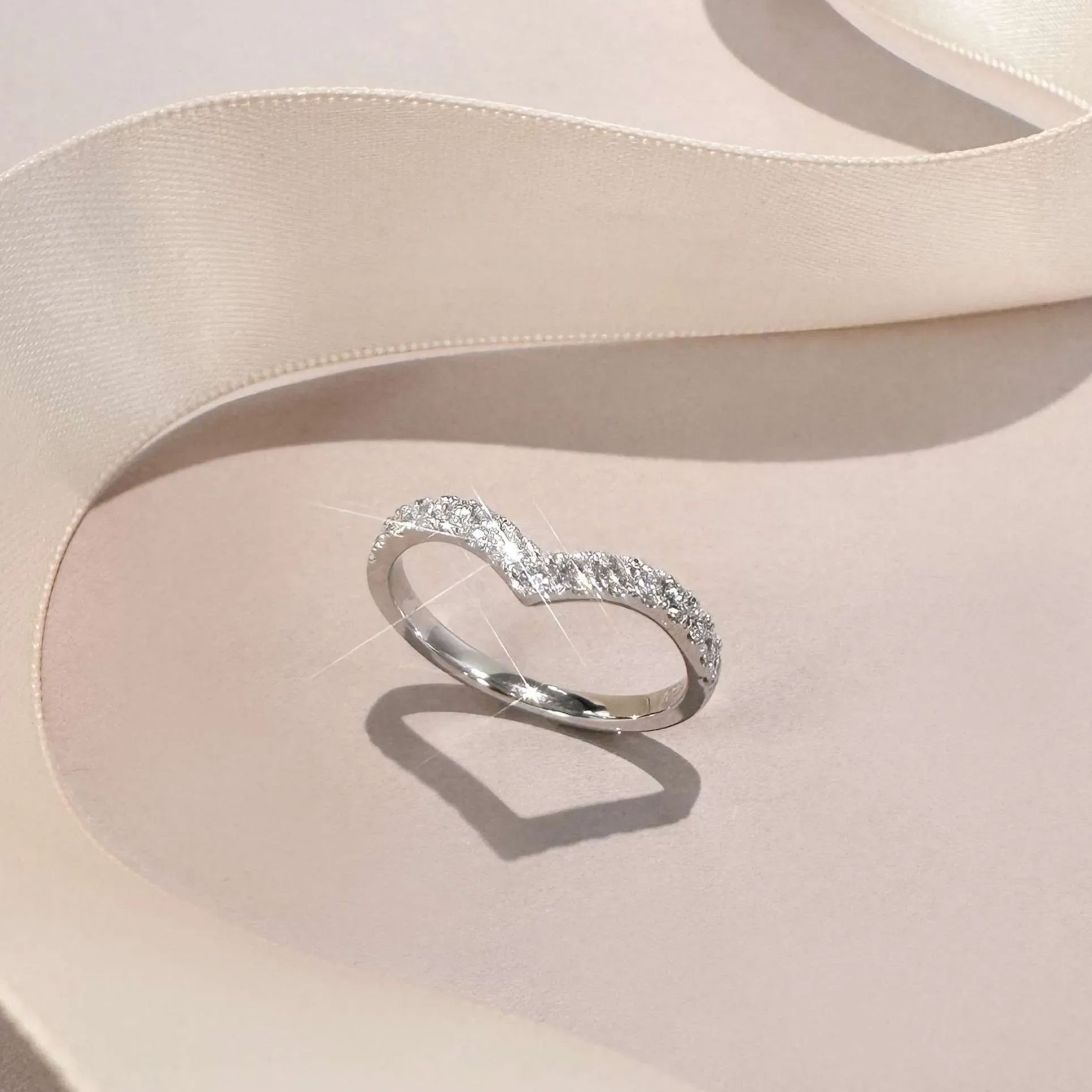 奢華培育鑽石V形戒指