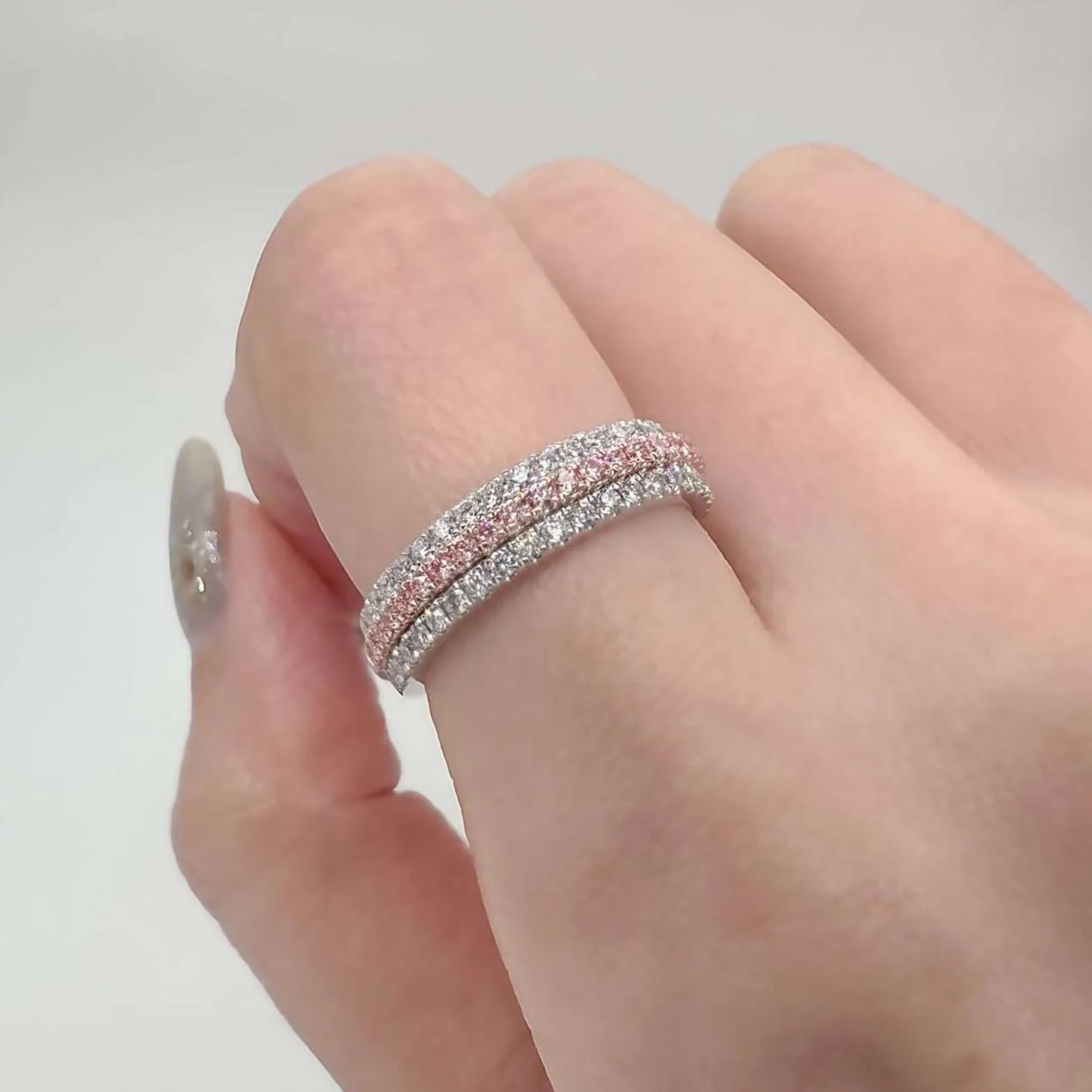 三排培育粉鑽戒指