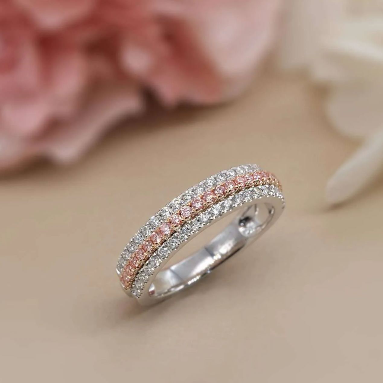 三排培育粉鑽戒指