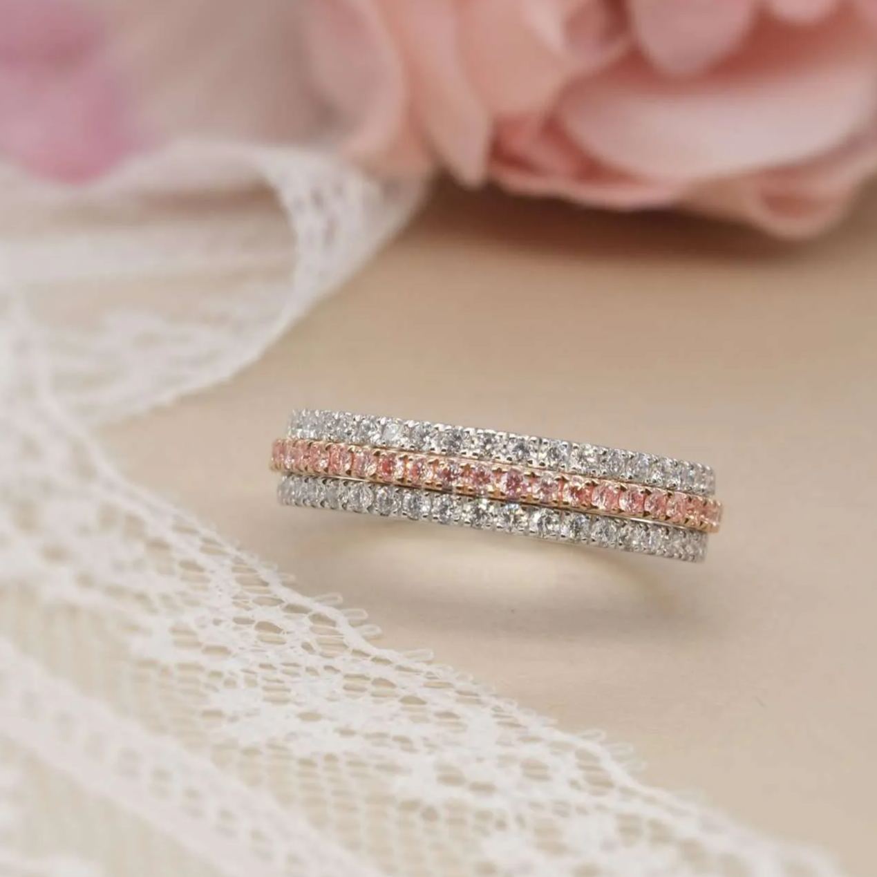 三排培育粉鑽戒指