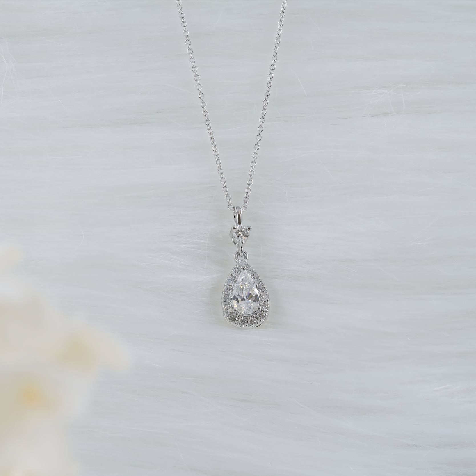 梨形培育鑽石吊墜連18K頸鏈