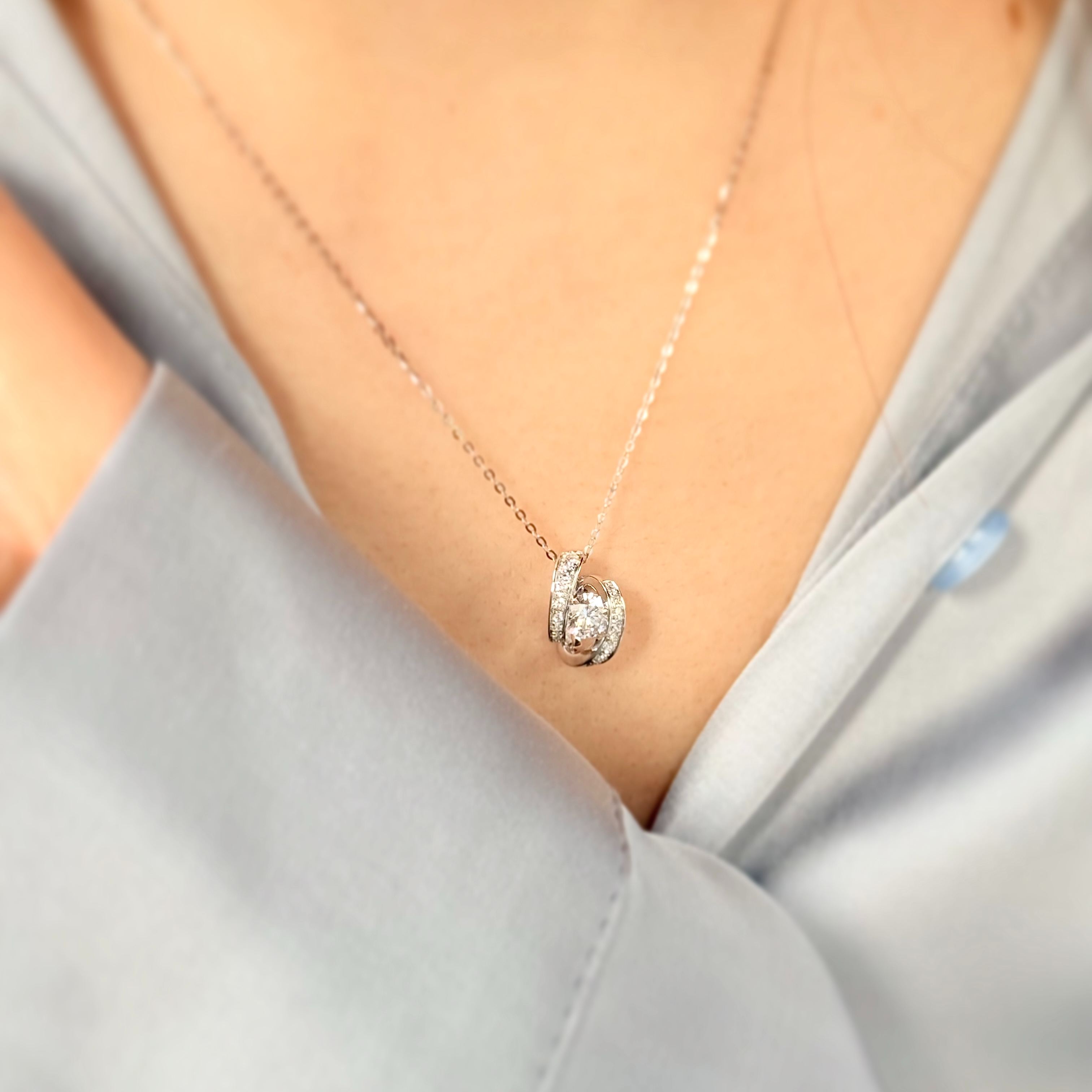 旋轉培育鑽石吊墜連18K頸鏈