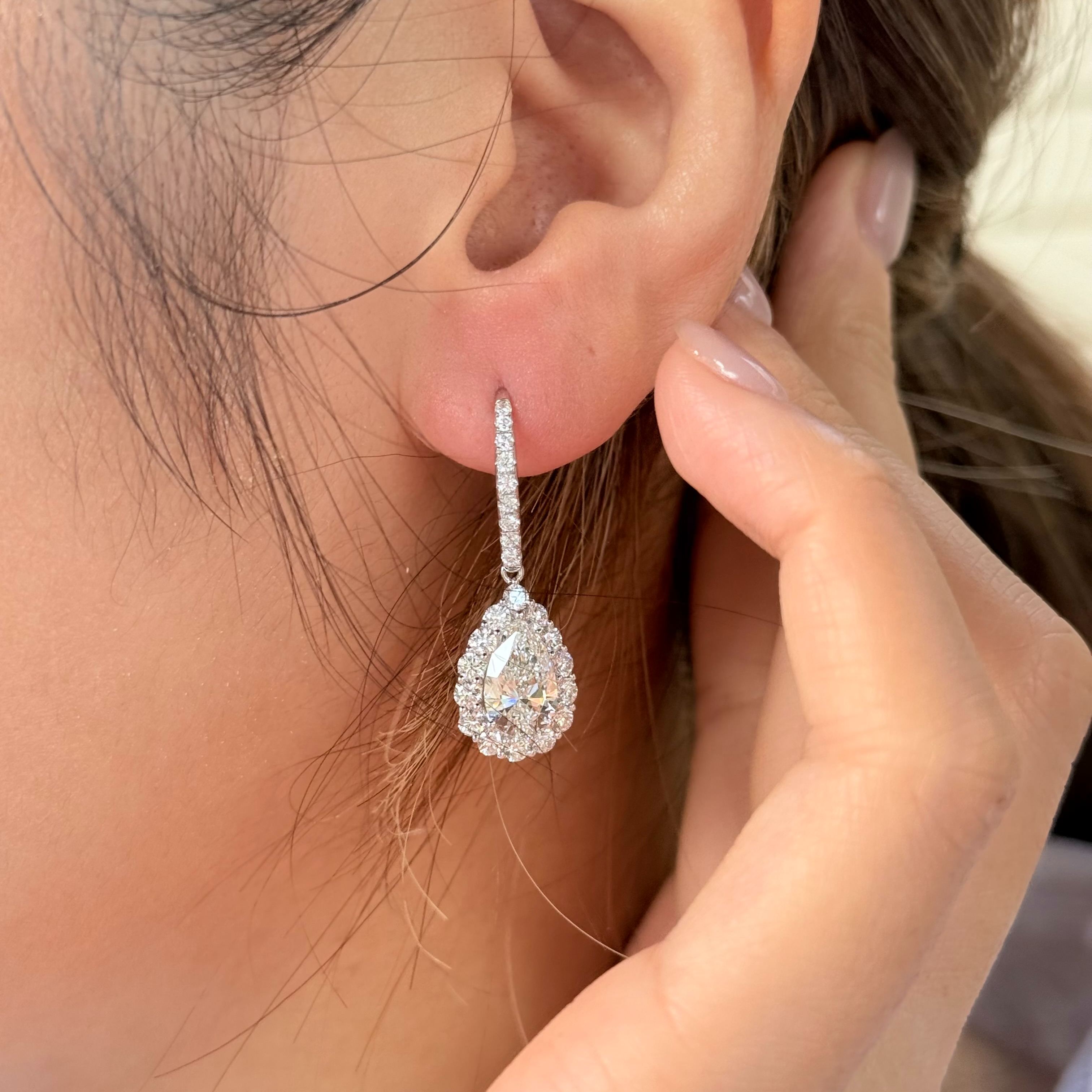 梨形培育鑽石光環垂墜耳環
