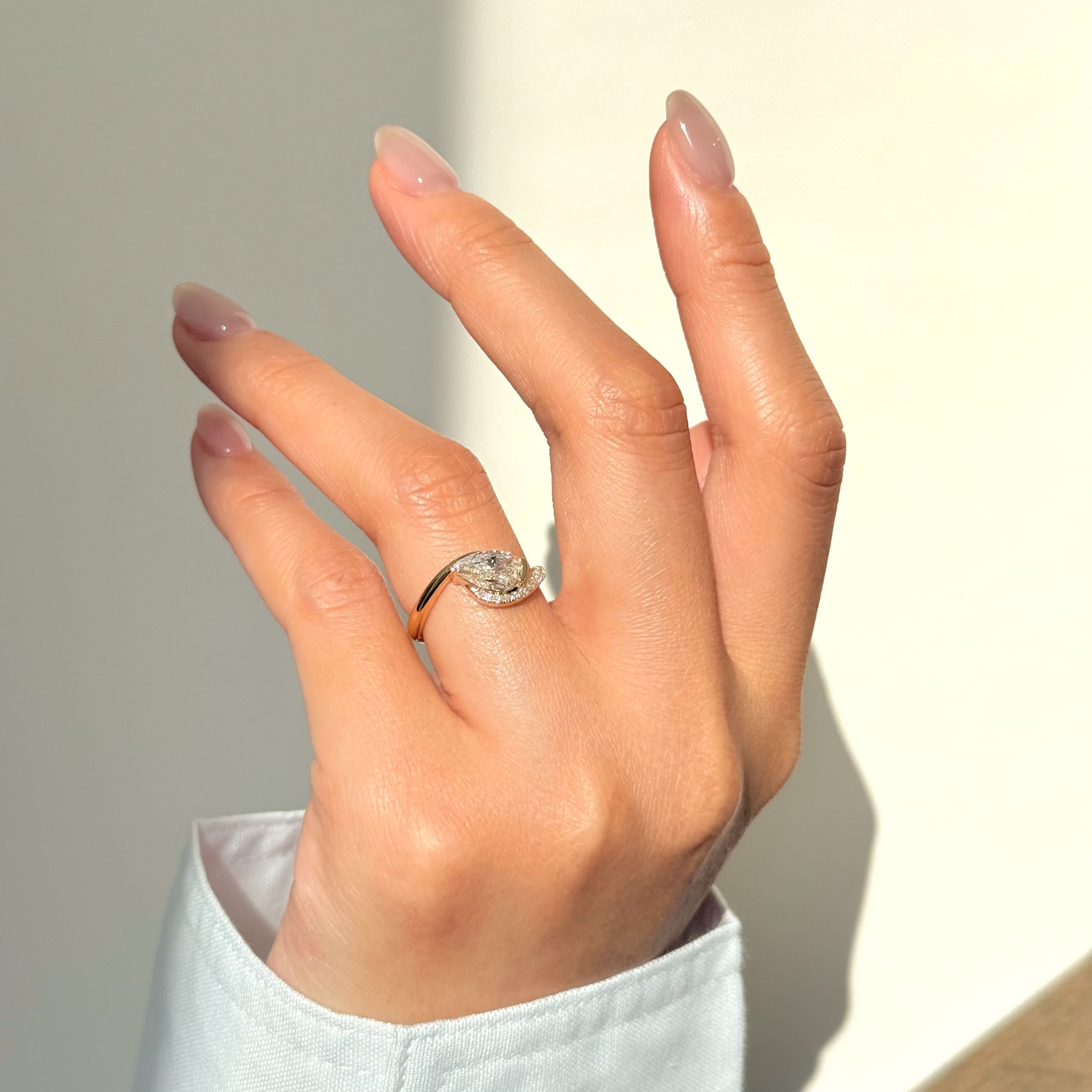 1.25ct E VS1 冰花切梨形培育鑽石18K黃金戒指