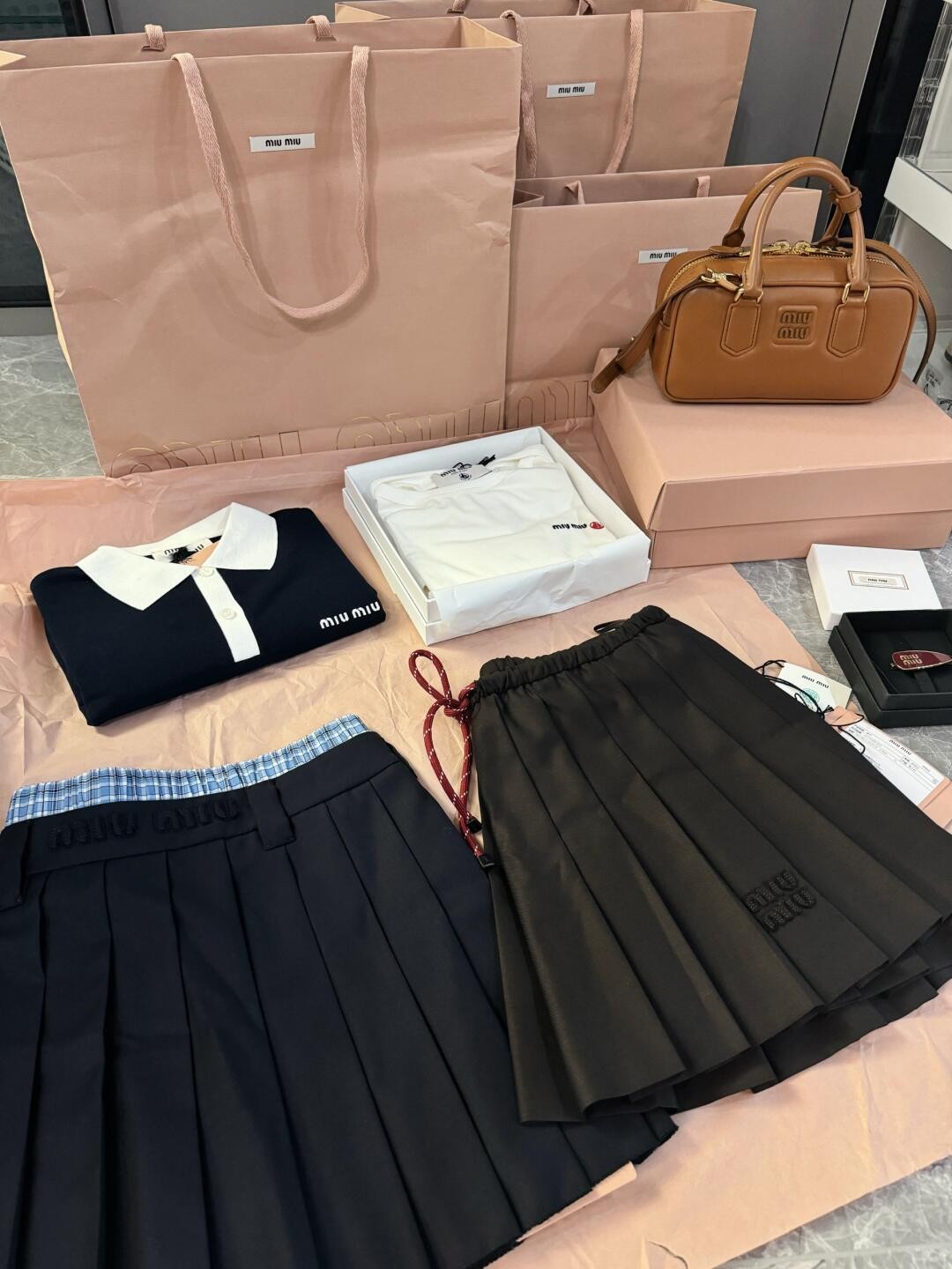 ミュウミュウ公式通販】服 & アクセサリー｜MIU MIU公式サイト – MIU