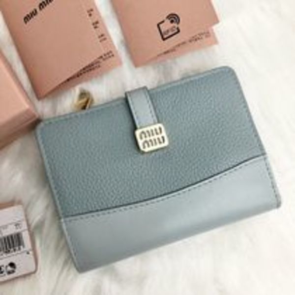 【MiuMiu】SALE!! Compact Wallet ロゴベルト 三つ折り財布