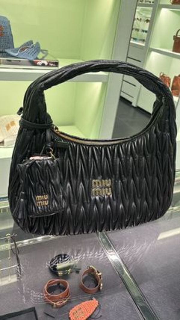 MIUMIU マトラッセ ワンダーホーボーバッグ
