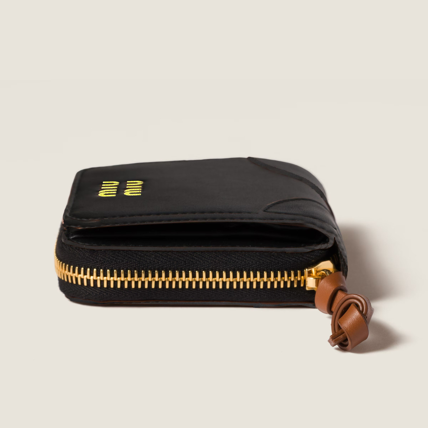 ミュウミュウ（MIU MIU） スモール レザーウォレット（ 財布） カラー