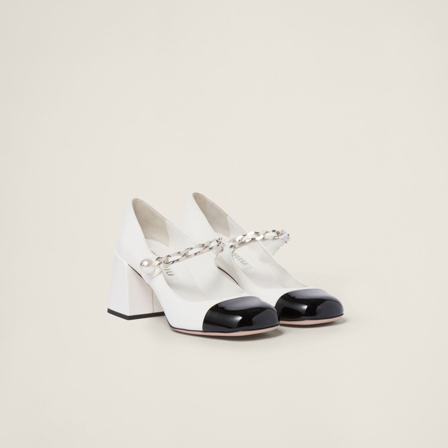 パテントレザー パンプス