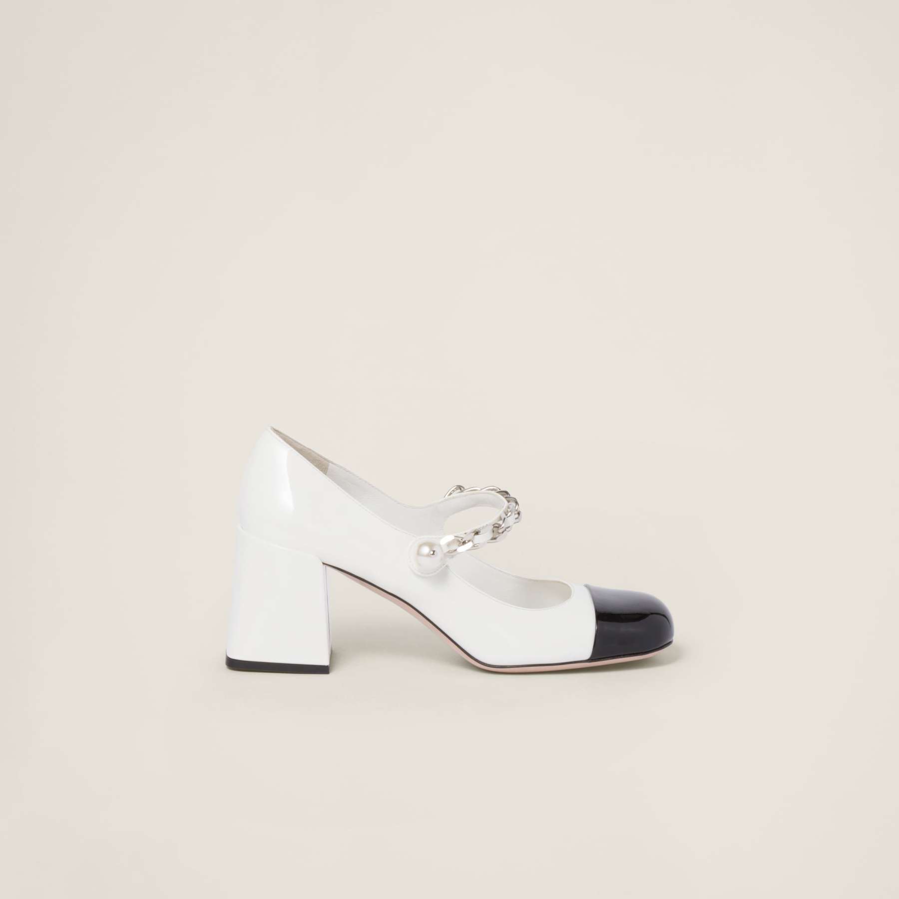 パテントレザー パンプス