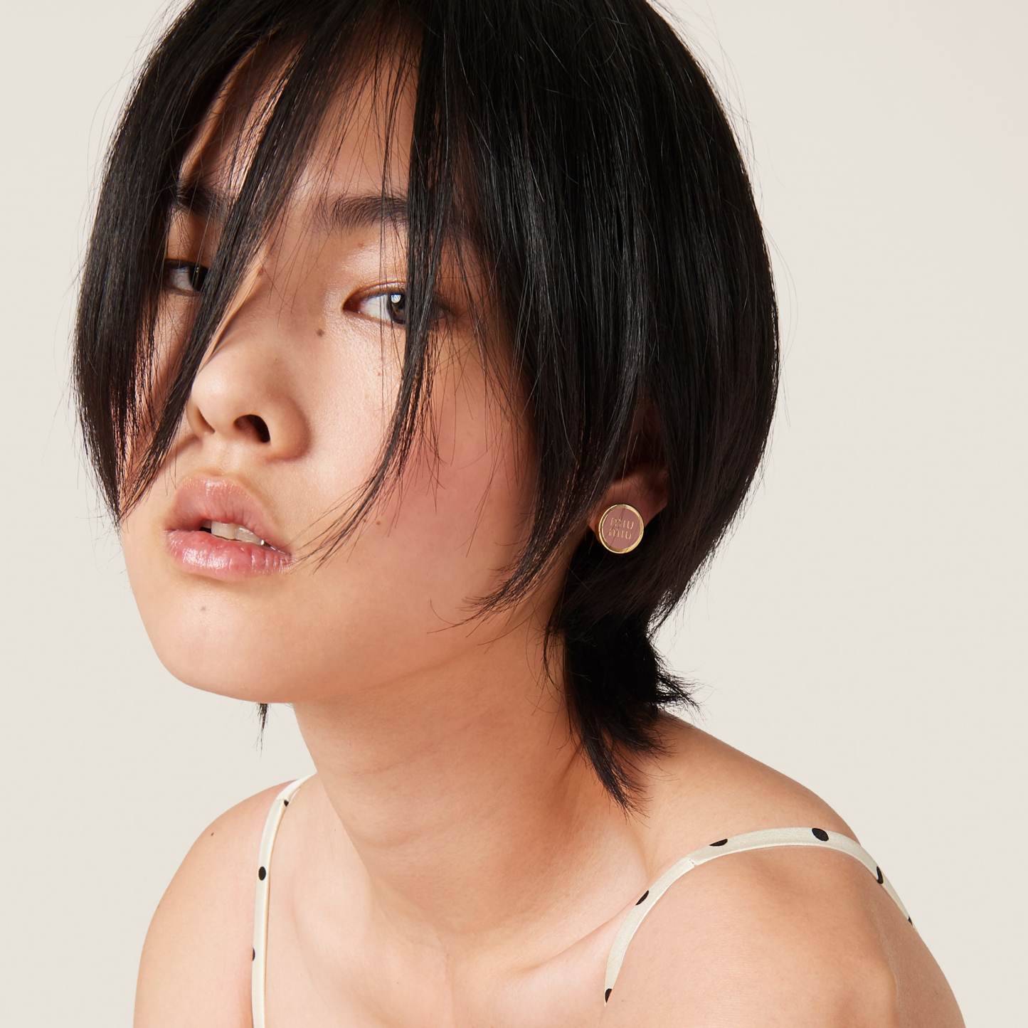 MIU MIU エナメルメタル ピアス アマラントレッド