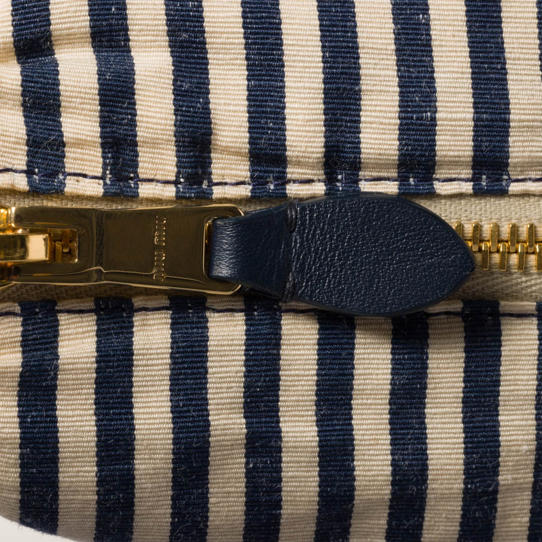 ロゴ付 ジャカードファブリック ポーチ