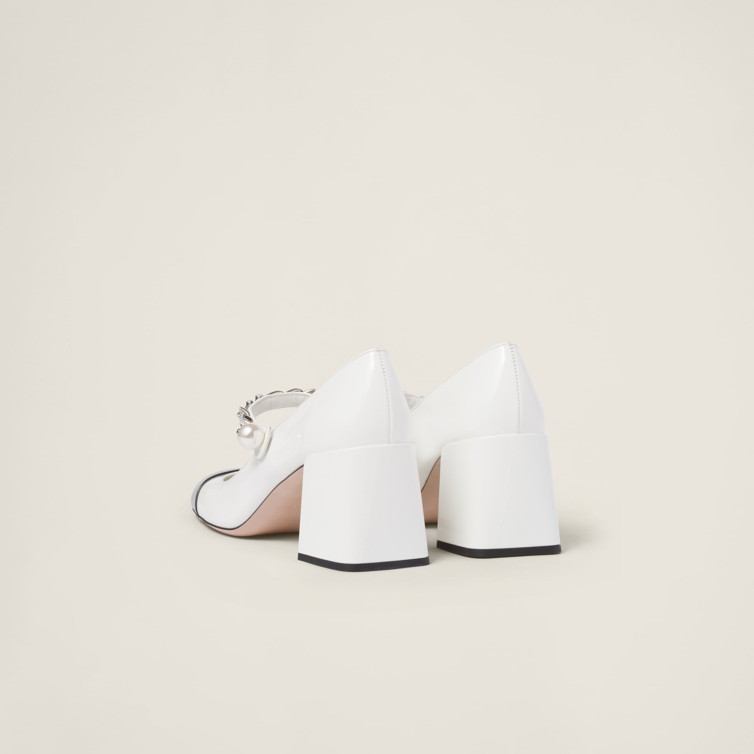 パテントレザー パンプス