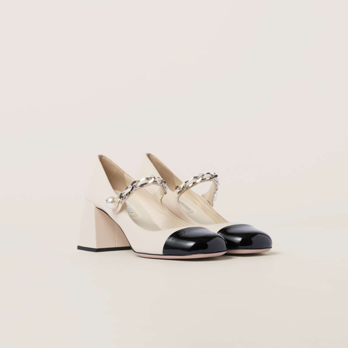 レザー パンプス