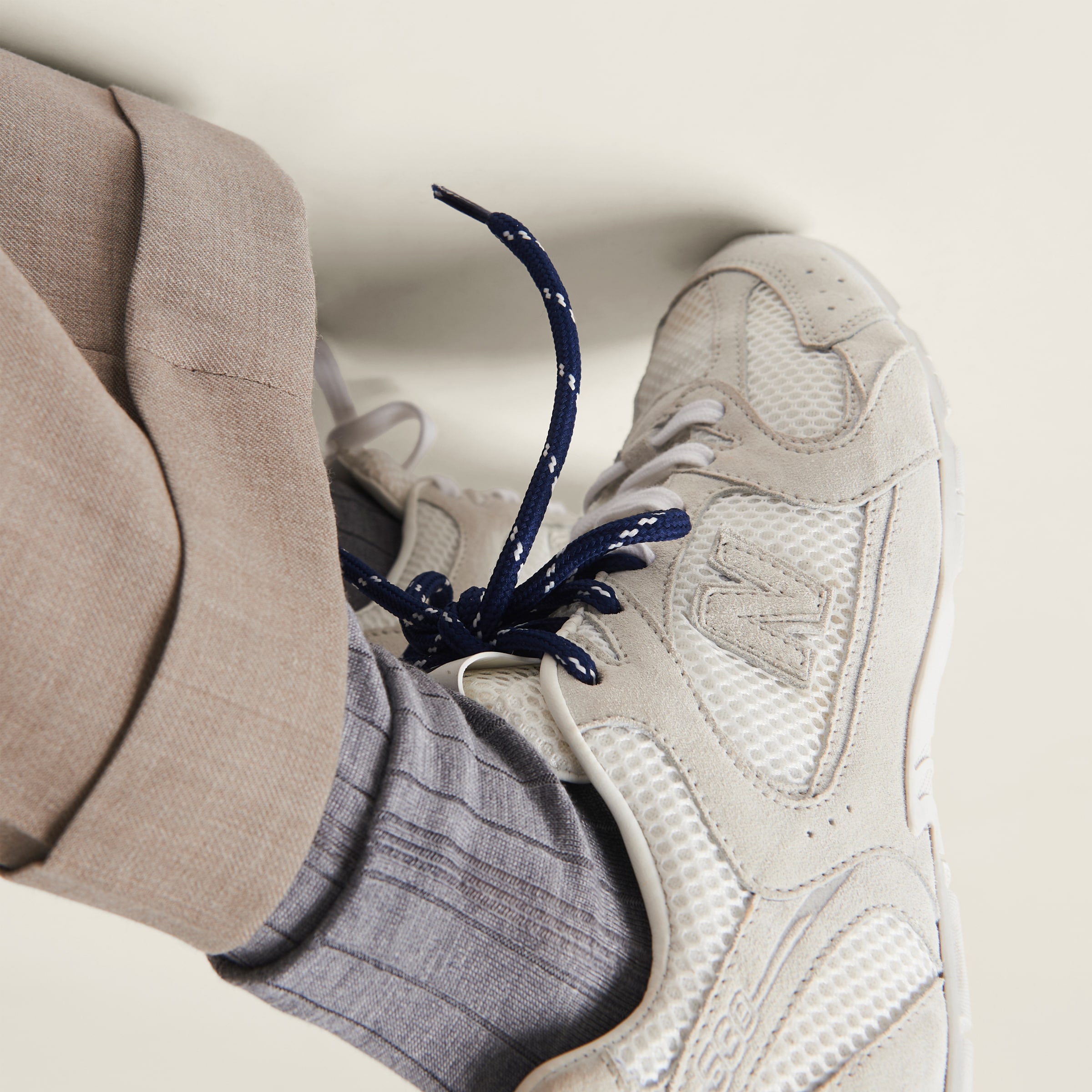 New Balance スエードxメッシュ スニーカー