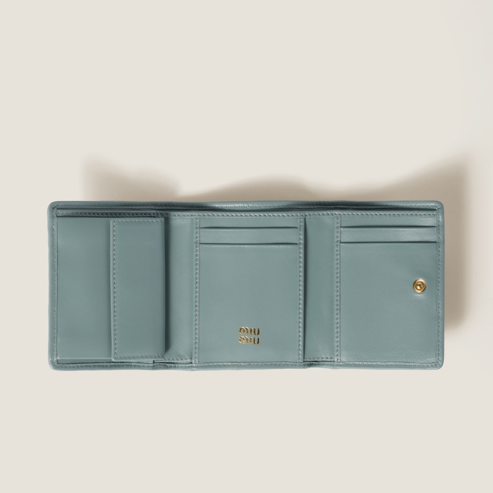 ✈訳あり　ミュウミュウ　マテラッセ レザー　手帳型 財布　スカイブルー　箱付き ブルー（青）系 MiuMiu MATELASSE(ミュウミュウ マテラッセ