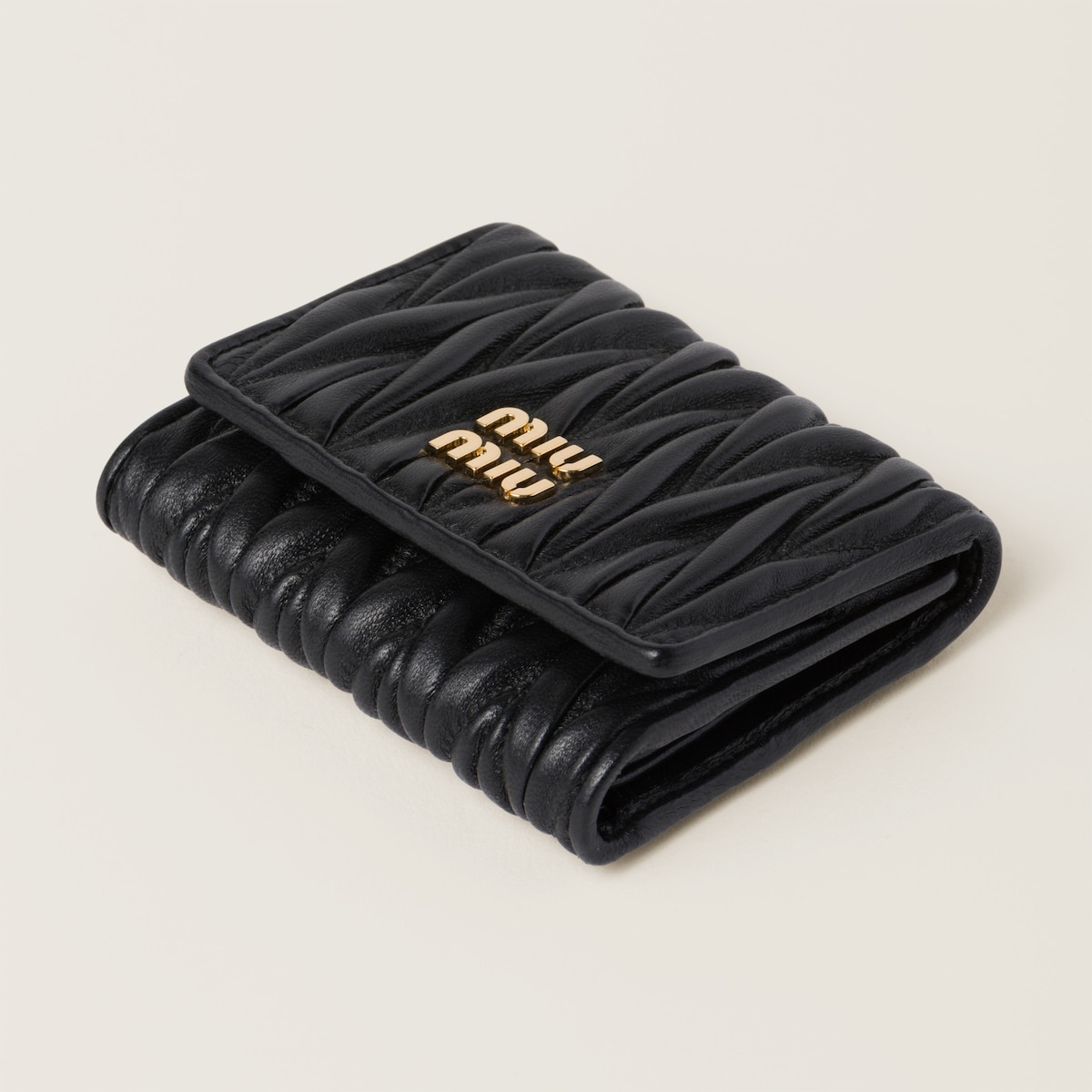 ミュウミュウマテラッセレザー 財布 カラー：ブラック | MIU MIU