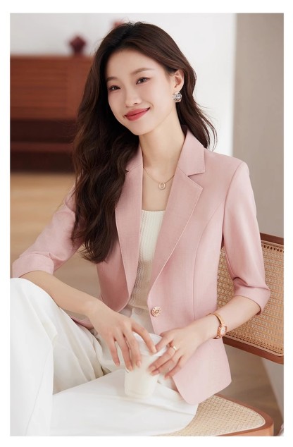 夏の薄手ピンク七分袖ミニブレザー女2025新型カジュアルショート丈小柄中袖ブレザー