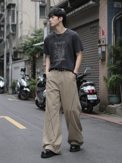 HT 痞帥風美式彎刀休閒工裝褲「木間」 水洗棉 寬鬆挺闊（不含配飾）