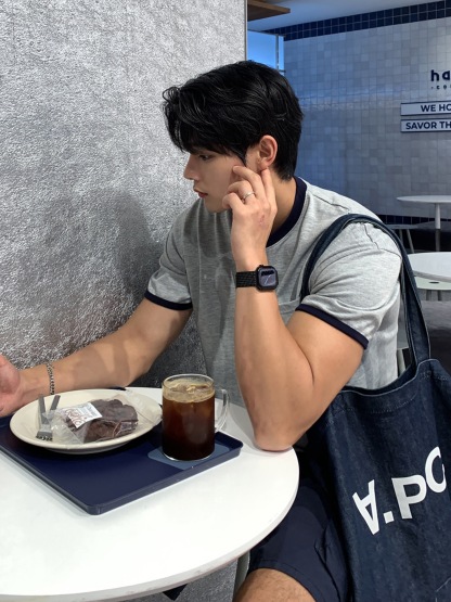 AS 韓版慵懶TEE 簡約拼色 圓領設計｜純棉親膚