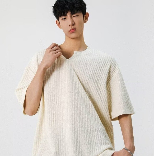 美式小V領 肌理感素面TEE 正肩版型 寬鬆垂順不褶皺