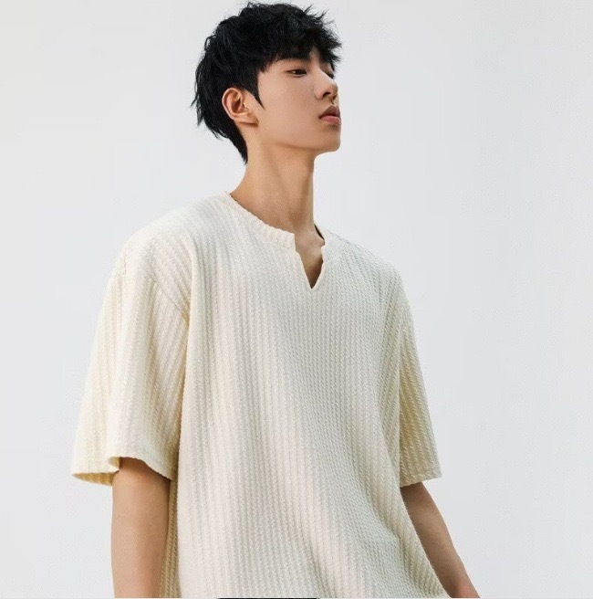 美式小V領 肌理感素面TEE 正肩版型 寬鬆垂順不褶皺