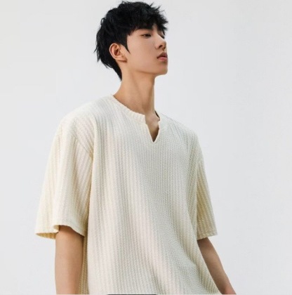 美式小V領 肌理感素面TEE 正肩版型 寬鬆垂順不褶皺