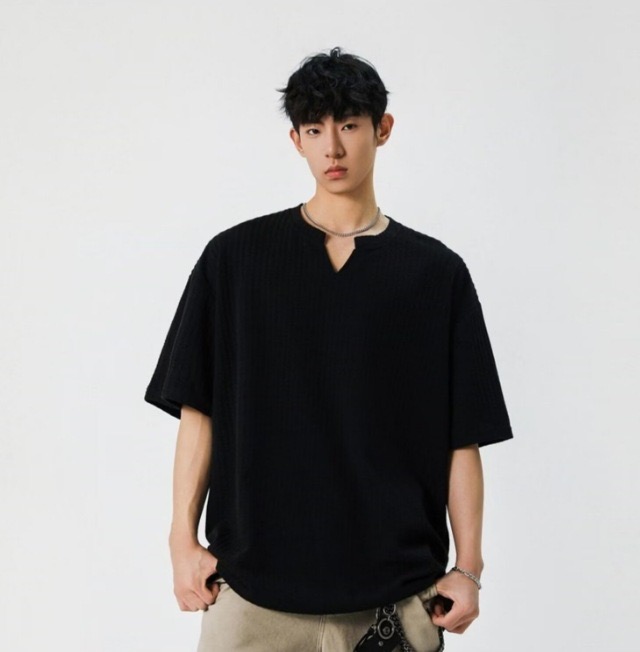 美式小V領 肌理感素面TEE 正肩版型 寬鬆垂順不褶皺