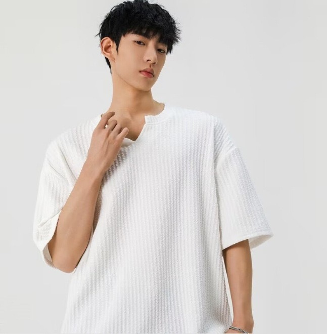 美式小V領 肌理感素面TEE 正肩版型 寬鬆垂順不褶皺